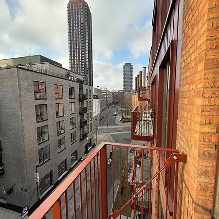 Carlsberg Stunning W Balcony Apartment *