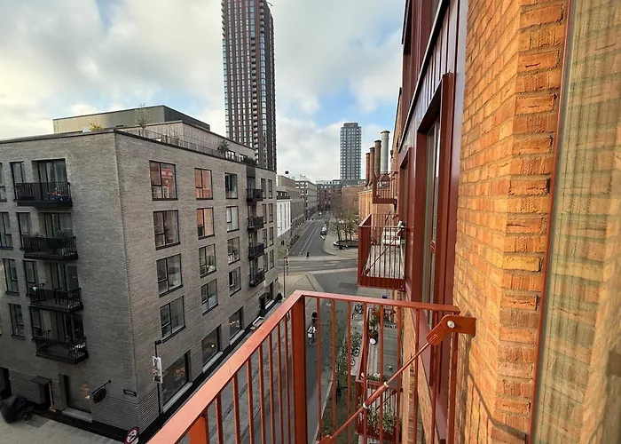 Carlsberg Stunning W Balcony Apartment *