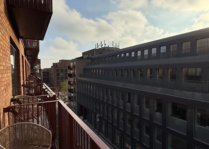 Carlsberg Stunning W Balcony Apartment *